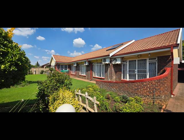 4 BEDROOM HOUSE FOR SALE IN VANDERBIJLPARK SE 2